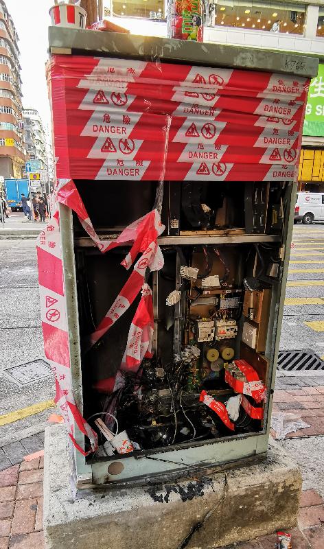 The Transport Department said today (November 28) that about 730 sets of traffic lights in various districts have been damaged to varying degrees since June. After months of continual repair works, about 650 sets have resumed normal operation. Photo shows a damaged traffic controller.