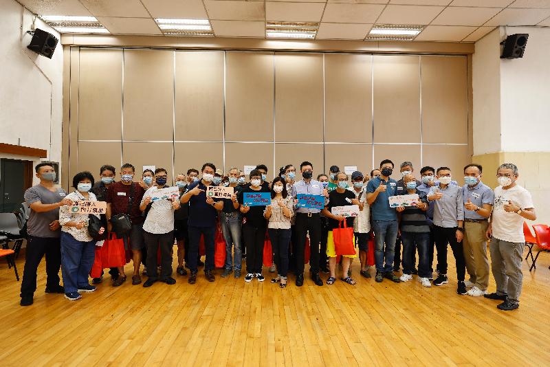 The Transport Department and taxi trade associations arranged taxi drivers to receive a COVID-19 vaccine at the Community Vaccination Centre at Kwun Chung Sports Centre this afternoon (August 7). Photo shows them in a group photo after getting vaccinated.